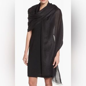 Metallic light weight wrap